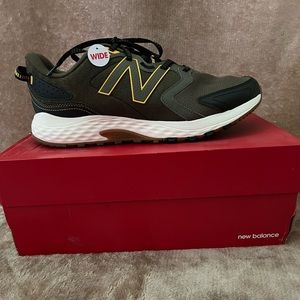 Men’s New Balance tennis shoes